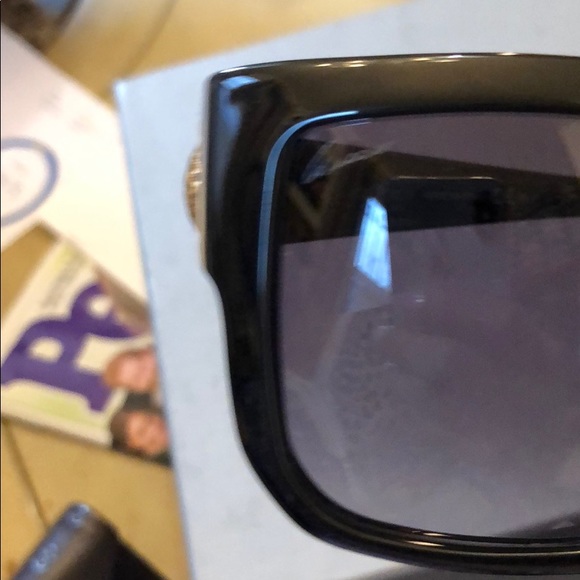 Gucci Sunglasses - Picture 6 of 8